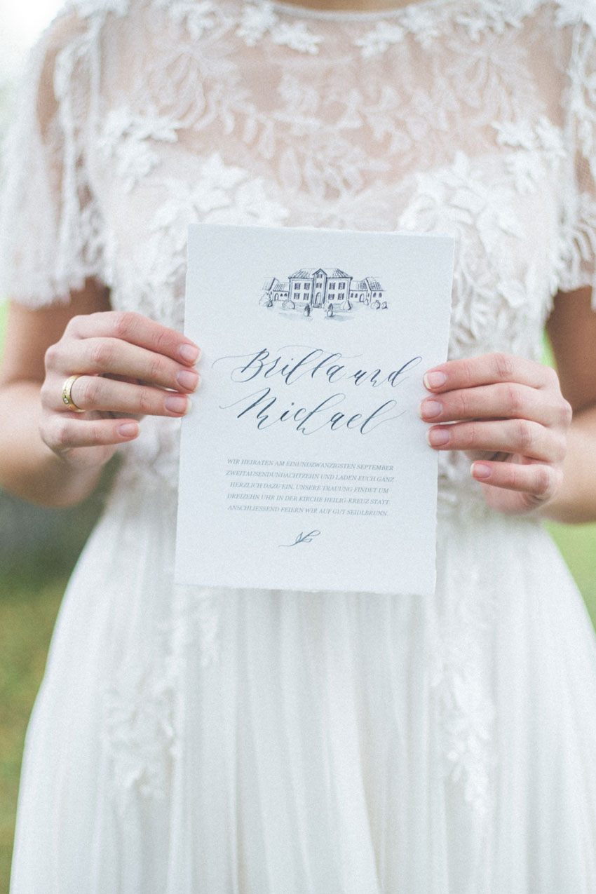Elegante kalligrafierte Hochzeitseinladung