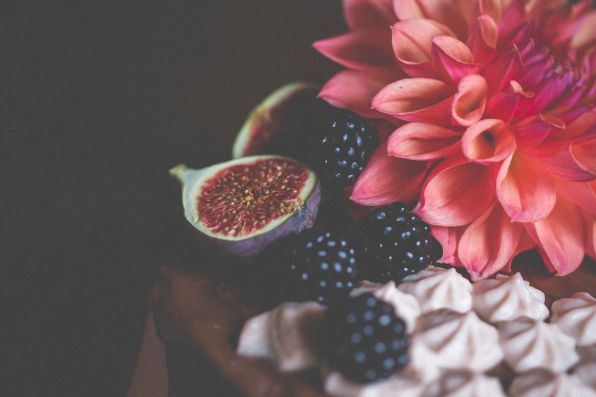 Stillleben Feigen und Himbeeren