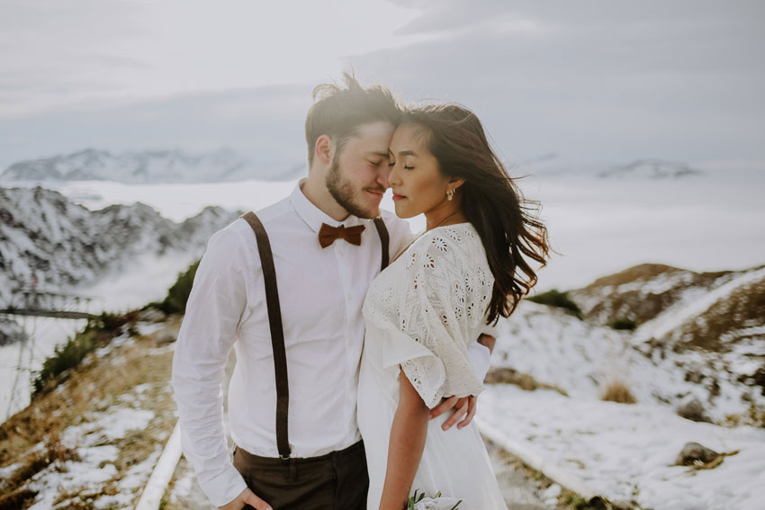 Boho Brautpaar im Winter