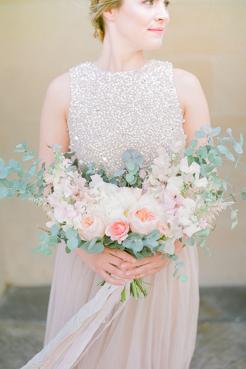 Fine Art Ballerina mit Blumenstrauss