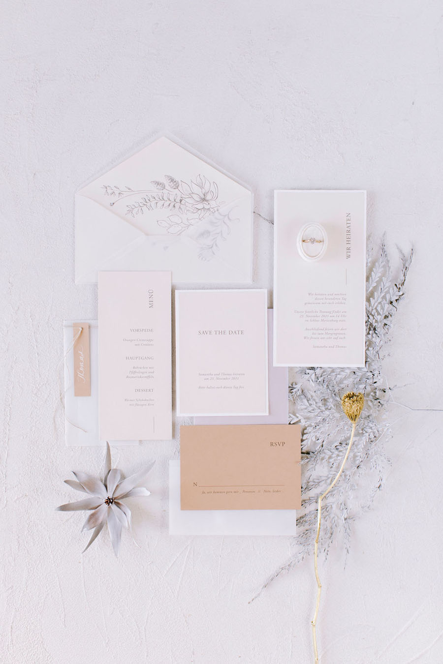 Moderne Hochzeitspapeterie Trockenblumen